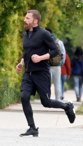 Ben Affleck in a Black Sneakers