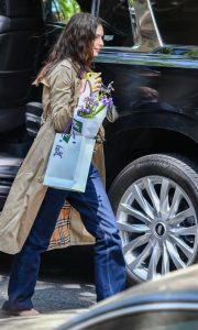 Emily Ratajkowski in a Beige Trench Coat