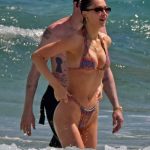 Elsie Hewitt in a Patterned Bikini Was Seen Enjoying a Beach Day in Palm Beach 06/15/2025