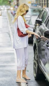 Jennifer Lawrence in a White Long Sleeves T-Shirt
