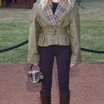 Ellie Bamber Attends the Burberry Fashion Show During 2025 London Fashion Week in London 09/22/2025