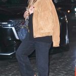 Tate McRae in a Beige Jacket Was Seen Out in New York City 11/21/2025