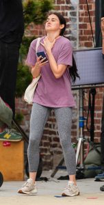 Shailene Woodley in a Grey Leggings