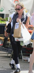 Hilary Duff in a Black Leggings