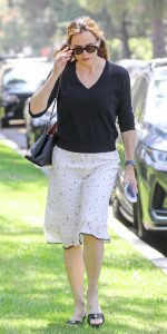 Jennifer Garner in a White Floral Skirt
