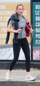Jennifer Garner in a Black Leggings