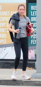 Jennifer Garner in a Black Leggings