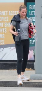 Jennifer Garner in a Black Leggings