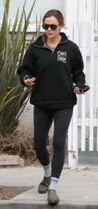 Jennifer Garner in a Black Leggings