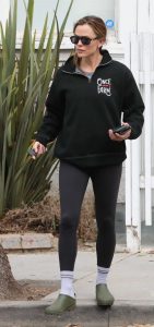 Jennifer Garner in a Black Leggings