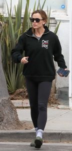 Jennifer Garner in a Black Leggings