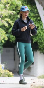 Jennifer Garner in a Turquoise Leggings